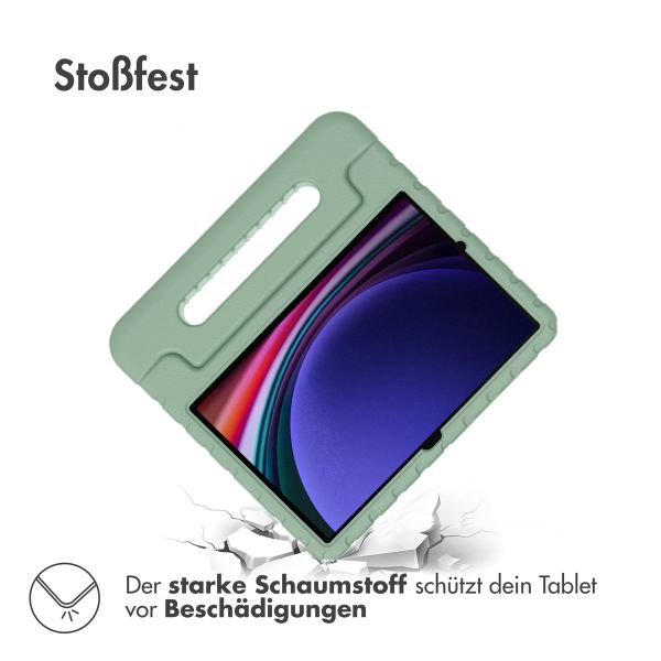 imoshion Schutzhülle mit Handgriff kindersicher für das Samsung Galaxy Tab S9 11.0 Zoll / Tab S9 FE 10.9 Zoll - Olive Green