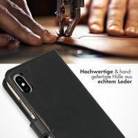 Selencia Echtleder Klapphülle Schwarz für das iPhone Xs