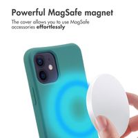 imoshion Color Backcover mit abnehmbarem Handykette und MagSafe Apple iPhone 12 (Pro) - Dunkelgrün
