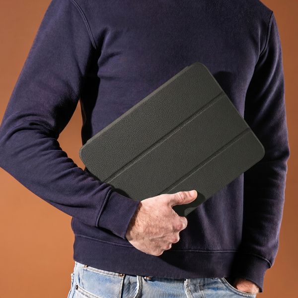 Accezz Leder Trifold Klaphülle Apple iPad Pro 13 (2025) M5 / (2024) M4 - Schwarz
