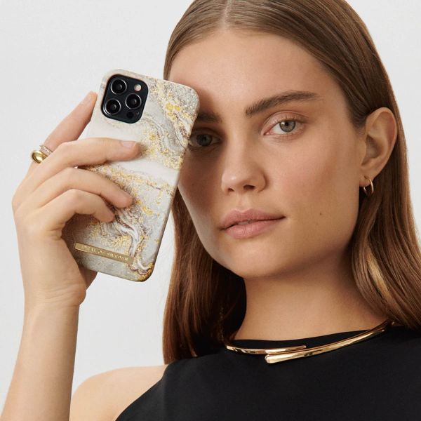 iDeal of Sweden Fashion Back Case für das Apple iPhone 13 Pro - Sparkle Greige Marble