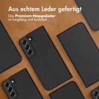 Accezz Premium Leather Slim Klapphülle Samsung Galaxy S22 - Schwarz
