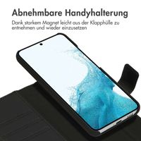 Accezz Premium Leather 2 in 1 Klapphülle für das Samsung Galaxy S22 - Schwarz