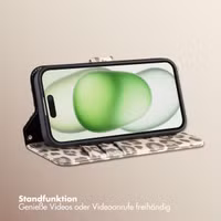 Selencia Sabi Klapphülle mit Leopardenmuster Apple iPhone 15 - Soft Ivory