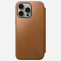 Nomad Modern Leather Folio Klapphülle für das iPhone 15 Pro Max - English Tan