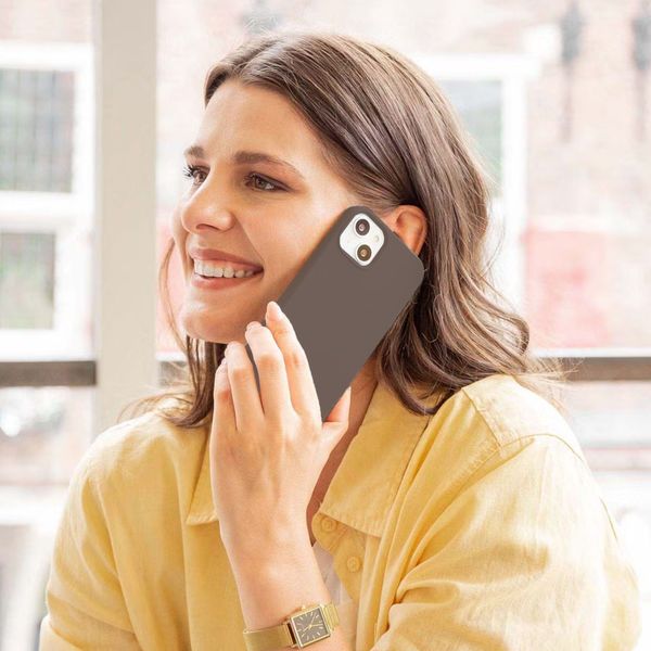 Accezz Liquid Silikoncase mit MagSafe Samsung Galaxy S25 Plus - New Tea Brown