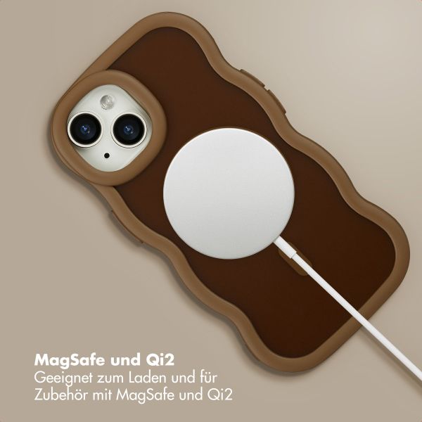 Selencia Wavy Backcover mit MagSafe Apple iPhone 15 - Mocha Brown