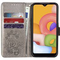Kleeblumen Klapphülle Grau Samsung Galaxy A01