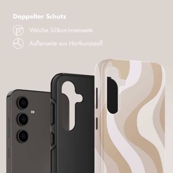 Selencia Vivid Tough Back Cover für das Samsung Galaxy S24 FE - Desert Waves Beige