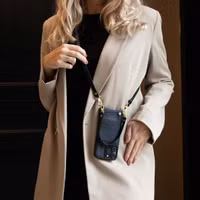 Selencia Nova HandyHülle mit Kordel und Kartenhalter Samsung Galaxy S24 Plus / S25 Plus - Schwarz