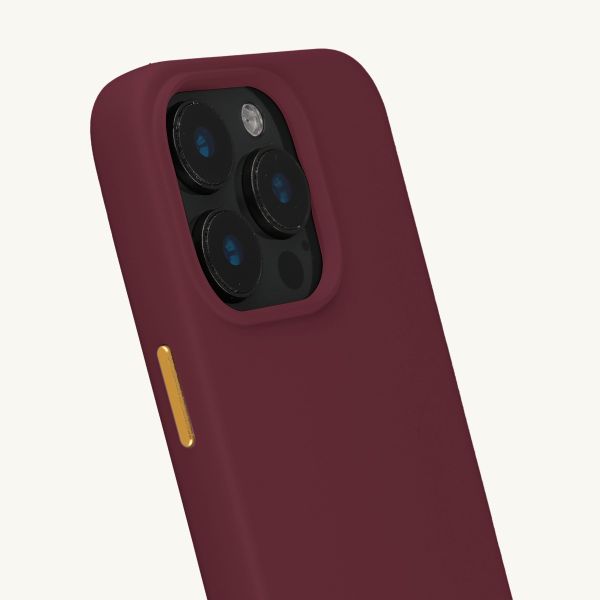 Selencia Rivièra MagSafe Backcover mit abnehmbaren Haken für das Apple iPhone 15 Pro - Bold Burgundy + Sorbet Pop Handykette - Pink