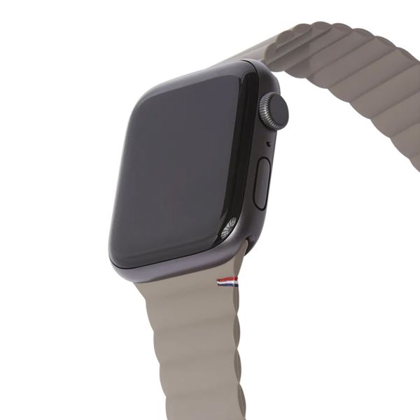 Decoded Silicone Magnetic Traction Strap Lite für Apple Watch Series 1-10 / SE / Ultra (2) - 42/44/45/46/49 mm - Dark Taupe