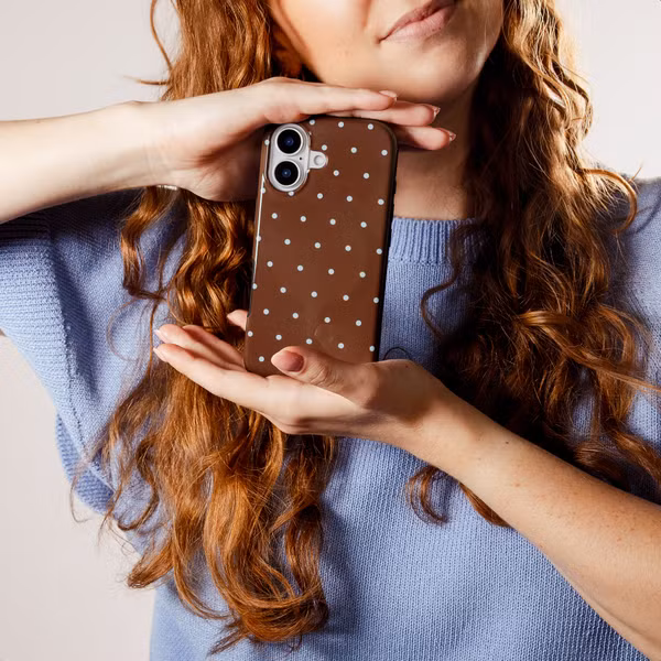 Selencia Vivid Back Cover Apple iPhone 12 (Pro) - Happy Dots Chocolate