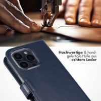 Selencia Echtleder Klapphülle für das Apple iPhone 16 Pro - Blau