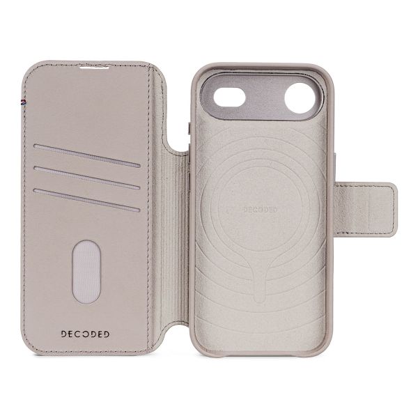 Decoded 2 in 1 Leather Klapphülle MagSafe Apple iPhone 17 Pro - Solid Clay