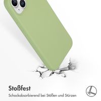 Accezz Liquid Silikoncase für das iPhone 15 Plus - Grün