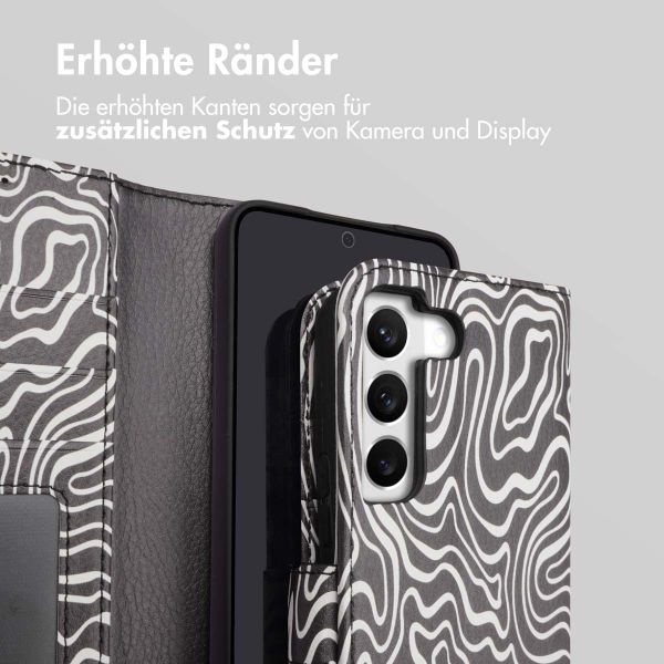 imoshion ﻿Design Klapphülle für das Samsung Galaxy S22 - Black And White