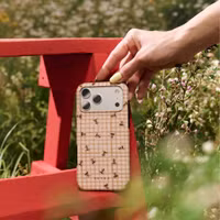 Burga Tough Back Cover MagSafe Apple iPhone 14 - Honeycomb