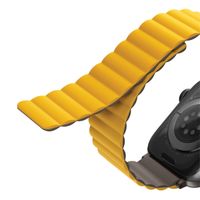 Uniq Revix doppelseitiges Armband für das  Apple Watch Series 1 t/m 11 / SE / Ultra (44/45/46/49 mm) - Mustard / Khaki
