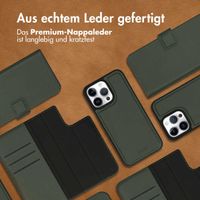 Accezz Premium Leather 2 in 1 Klapphülle für das iPhone 14 Pro Max - Grün