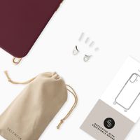 Selencia Rivièra Backcover mit MagSafe mit abnehmbaren Haken Apple iPhone SE (2022 / 2020) / 8 / 7 - Bold Burgundy