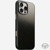 Nomad Modern Horween Leather Case für das iPhone 16 Pro Max - Green Chrome