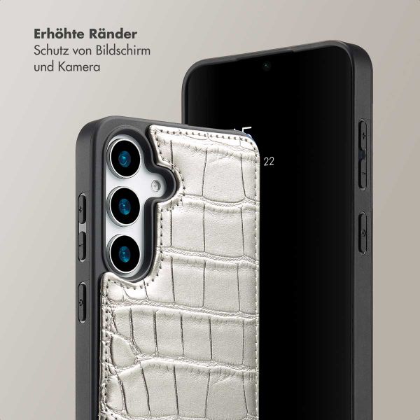 Selencia Nova Croco Back Cover mit Band und Kartenfach für das Samsung Galaxy S25 - Silver