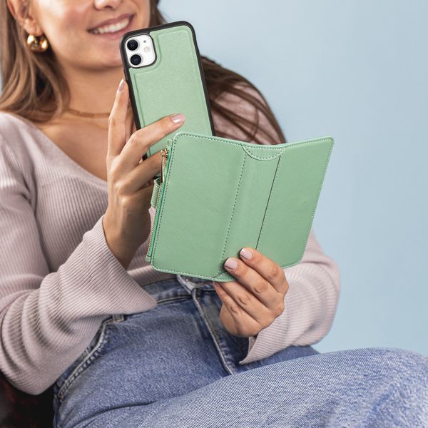 imoshion Luxuriöse Portemonnaie-Klapphülle iPhone SE (2022 / 2020) 8 / 7 - Grün