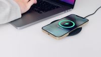 imoshion Qi Soft Touch Wireless Charger - Kabelloses Ladegerät - 10 Watt - Weiß