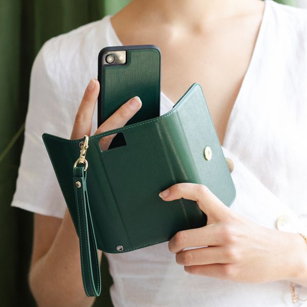 Selencia Clutch Klapphülle aus veganem Leder mit herausnehmbarem Case iPhone 11