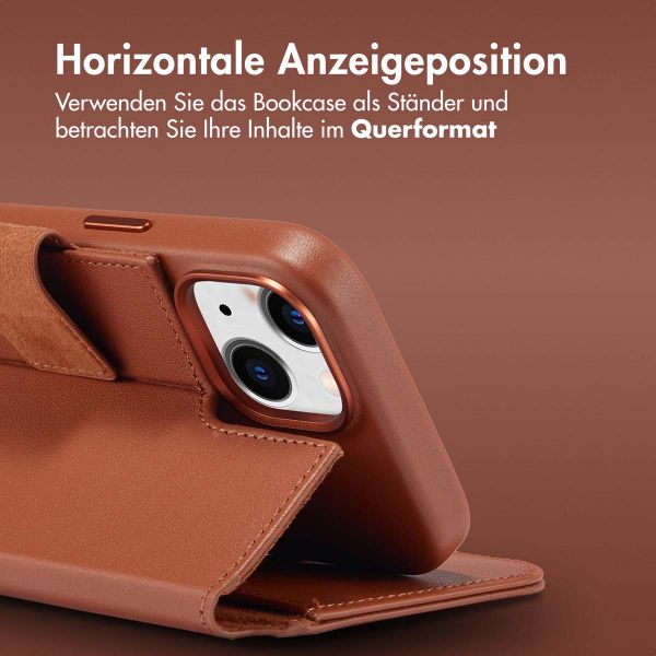 Accezz 2-in-1 Klapphülle aus Leder mit MagSafe für das iPhone 15 - Sienna Brown