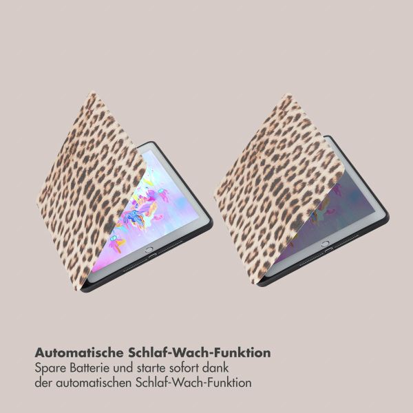 Selencia Vivid Klapphülle Apple iPad 6 (2018) 9.7 Zoll / iPad 5 (2017) 9.7 Zoll - Wild Leo