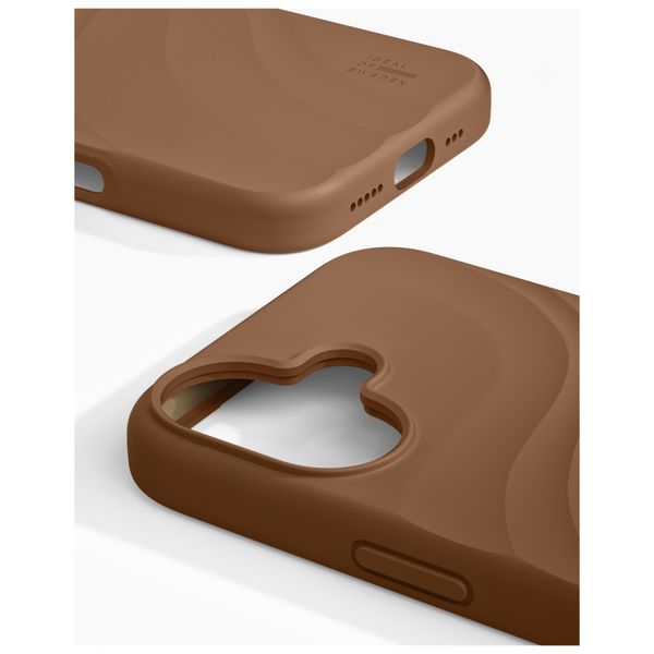iDeal of Sweden Soft Swirl Silicone MagSafe Hülle Apple iPhone 16 - Salted Caramel