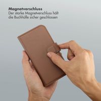 Selencia Olyn Abnehmbare Bookcase mit MagSafe Apple iPhone 16 - Braun