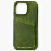 Wachikopa Full Wrap C.C. Back Cover mit 2 Kartenhaltern für das iPhone 15 Pro Max - Forest Green