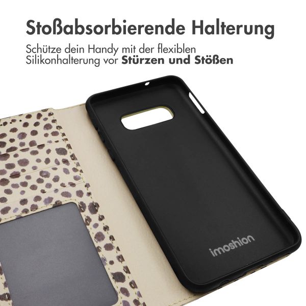 imoshion ﻿Design Klapphülle für das Samsung Galaxy S10e - Black And White Dots