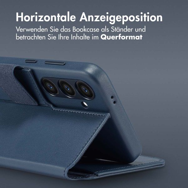 Accezz 2-in-1 Klapphülle aus Leder mit MagSafe für das Samsung Galaxy S23 FE - Nightfall Blue