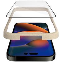 PanzerGlass Ultra-Wide Fit Antibakterieller Displayschutz mit Applikator für das Apple iPhone 14 Pro Max