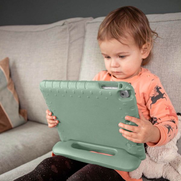 imoshion Schutzhülle mit Handgriff kindersicher für das iPad 11 (2025) 11 Zoll / iPad 10 (2022) 10.9 Zoll - Olive Green