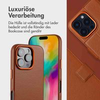 Accezz 2-in-1 Klapphülle aus Leder mit MagSafe für das iPhone 16 Pro - Sienna Brown