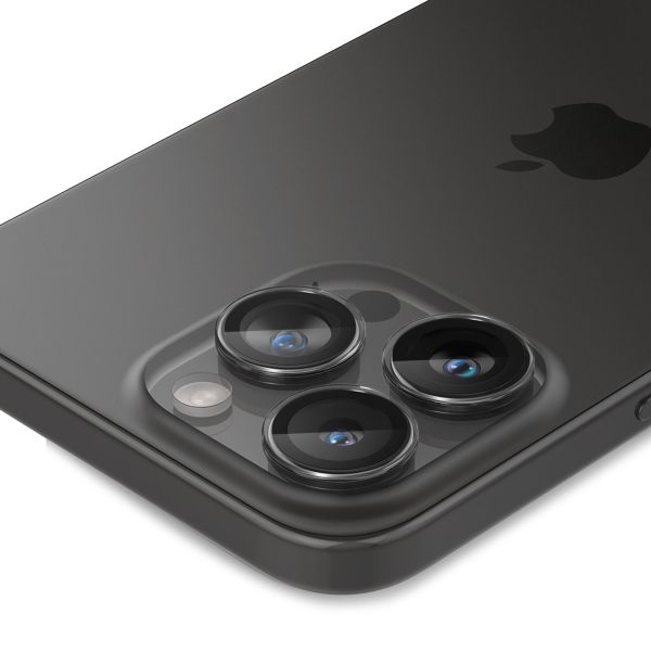 Spigen Glas.tR EZFit Optik Linsen Protektor 2er-Pack für das Apple iPhone 15 Pro / 15 Pro Max