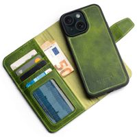 Wachikopa Magic Klapphülle 2-in-1 für das iPhone 15 - Forest Green