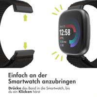 imoshion Nylonarmband für das  Fitbit Versa 4/ 3 / Sense (2) - Schwarz