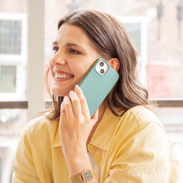 Accezz Liquid Silikoncase mit MagSafe für das Apple iPhone 16 Pro Max - Dunkelgrün
