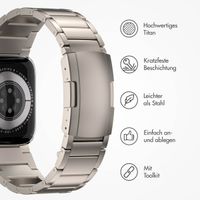 Accezz Mattes Titanstahlarmband für die Apple Watch Series 1 bis 9 / SE (38/40/41 mm) | Series 10 (42 mm) - Titan