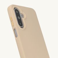 Selencia Rivièra Backcover mit MagSafe mit abnehmbaren Haken Samsung Galaxy A17 (5G) / (4G) - Milky Latte