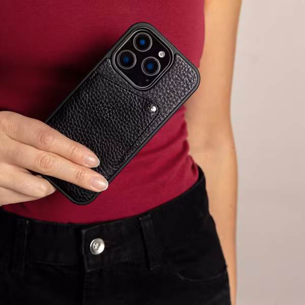 Selencia Riva Back Cover mit Kartenfach Apple iPhone 15 - Schwarz