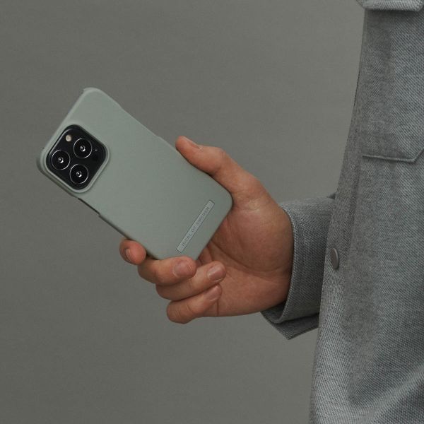 iDeal of Sweden Seamless Case Back Cover für das Apple iPhone 13 Mini - Ash Grey