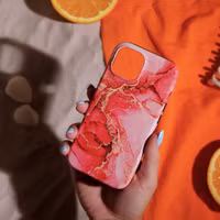 Selencia Vivid Tough Back Cover mit MagSafe für das Apple iPhone 16 - Rosy Marble