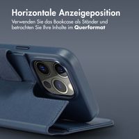 Accezz 2-in-1 Klapphülle aus Leder mit MagSafe für das iPhone 14 Pro - Nightfall Blue